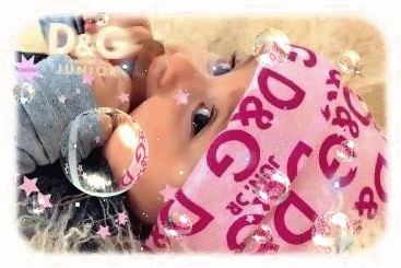 Bébé avec bandana D&G